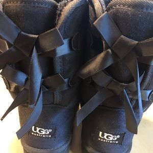 Ugg bow tie boots, EUC. Size 8.